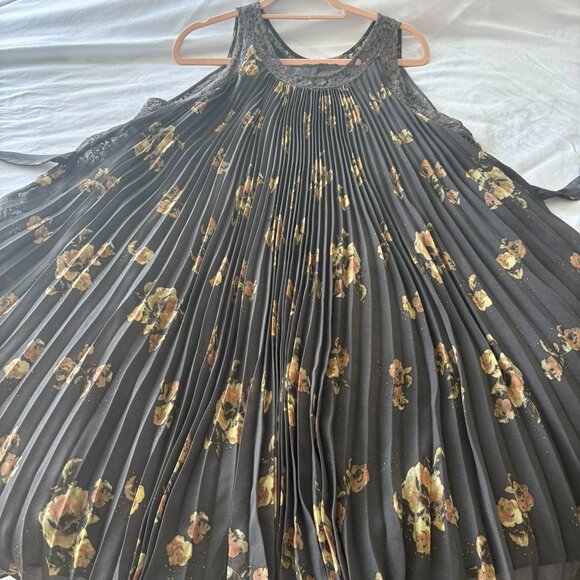 Free People Floral Pleated Swing Dress – Size Large - Picture 6 of 8